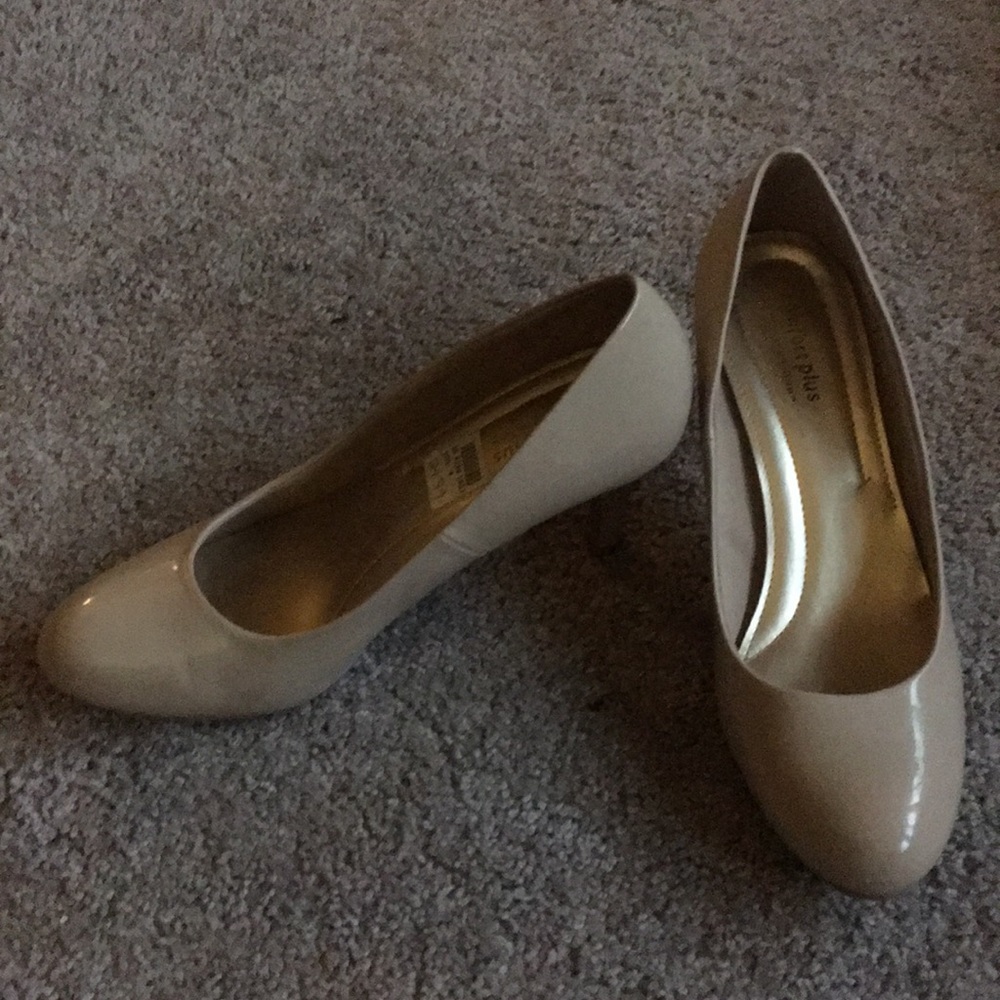 Nude heels w/ memory foam insole